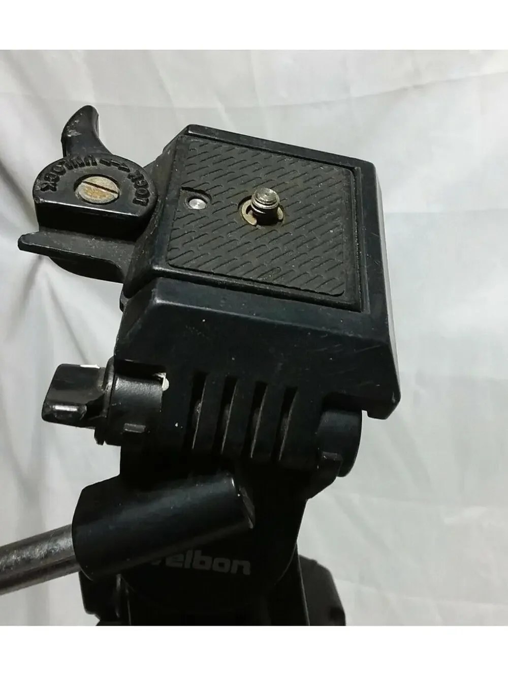 Velbon DV-40 Tripod Multi-Level Camera Video Stand Adjustable Lightweight